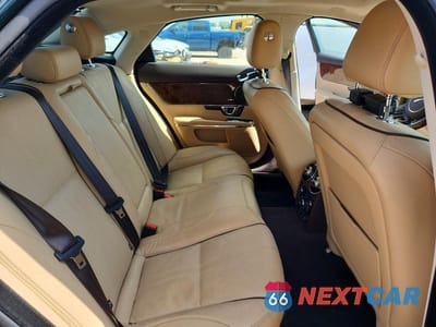 Zdjęcie 10 z 13 samochodu: 2019 JAGUAR XJ R - SPORT VIN:SAJWA1C78K8W19456 - miniatura