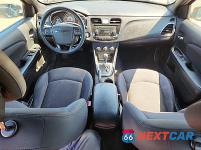 Zdjęcie 8 z 12 samochodu: 2014 CHRYSLER 200 LX VIN:1C3CCBABXEN211852 - miniatura