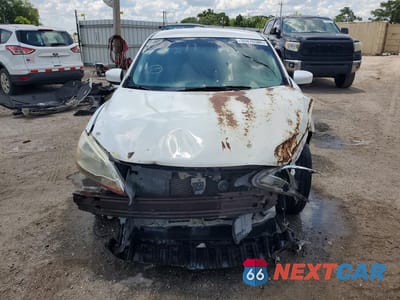 Piąte zdjęcie samochodu w środku: 2014 NISSAN SENTRA S VIN:3N1AB7AP2EL661870 - miniatura