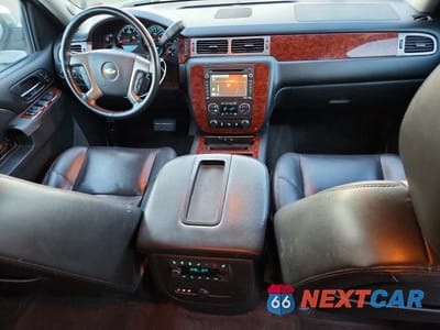 Zdjęcie 8 z 13 samochodu: 2014 CHEVROLET SUBURBAN K1500 LTZ VIN:1GNSKKE75ER147641 - miniatura