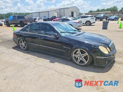Czwarte zdjęcie samochodu z boku: 2005 MERCEDES-BENZ E 55 AMG VIN:WDBUF76J15A629985 - miniatura