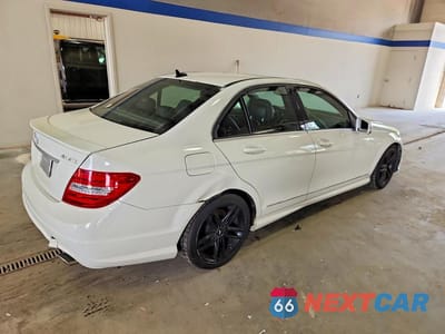 Trzecie zdjęcie samochodu z tyłu: 2012 MERCEDES-BENZ C 300 4MATIC VIN:WDDGF8BB9CA692788 - miniatura