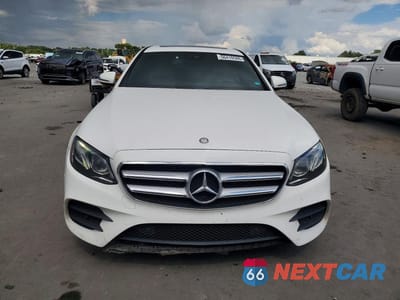 Piąte zdjęcie samochodu w środku: 2017 MERCEDES-BENZ E 300 VIN:WDDZF4JB1HA204766 - miniatura