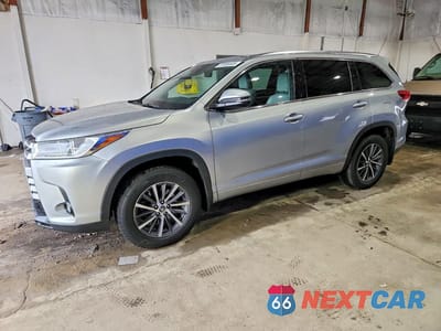 2017 TOYOTA HIGHLANDER XLE 5TDJZRFH6HS374729 - główne zdjęcie licytacji z USA - miniatura