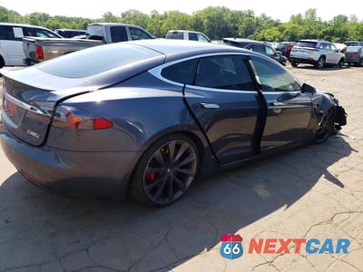 Trzecie zdjęcie samochodu z tyłu: 2019 TESLA MODEL S VIN:5YJSA1E46KF300315 - miniatura