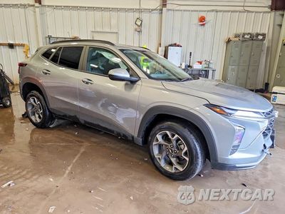 Czwarte zdjęcie samochodu z boku: 2026 CHEVROLET TRAX 1LT VIN:KL77LHEP0TC095184 - miniatura