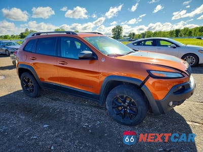 Czwarte zdjęcie samochodu z boku: 2015 JEEP CHEROKEE TRAILHAWK VIN:1C4PJMBS5FW576562 - miniatura