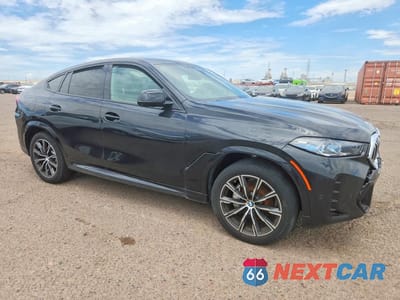 Czwarte zdjęcie samochodu z boku: 2025 BMW X6 XDRIVE40I VIN:5UX33EX08S9X01227 - miniatura