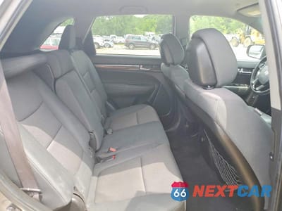 Zdjęcie 11 z 13 samochodu: 2013 KIA SORENTO LX VIN:5XYKTDA26DG349722 - miniatura