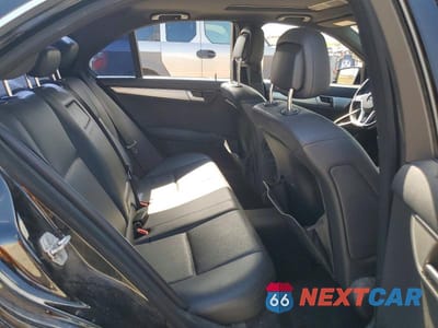 Zdjęcie 10 z 12 samochodu: 2014 MERCEDES-BENZ C 250 VIN:WDDGF4HB3EG236351 - miniatura