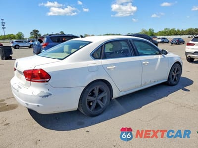 Trzecie zdjęcie samochodu z tyłu: 2012 VOLKSWAGEN PASSAT SE VIN:1VWBP7A34CC027613 - miniatura