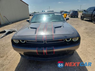 Piąte zdjęcie samochodu w środku: 2016 DODGE CHALLENGER R/T VIN:2C3CDZBT4GH218532 - miniatura