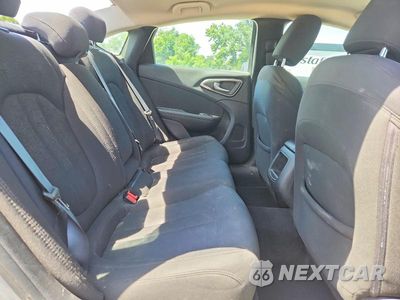 Zdjęcie 10 z 12 samochodu: 2015 CHRYSLER 200 LIMITED VIN:1C3CCCABXFN748356 - miniatura