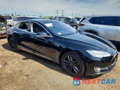 Czwarte zdjęcie samochodu z boku: 2015 TESLA MODEL S 85 VIN:5YJSA1H18FF080201 - miniatura