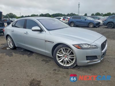 Czwarte zdjęcie samochodu z boku: 2018 JAGUAR XF PRESTIGE VIN:SAJBE4EV4JCY56098 - miniatura
