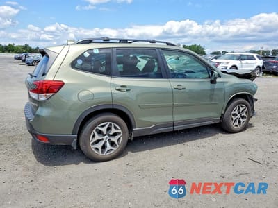 Trzecie zdjęcie samochodu z tyłu: 2021 SUBARU FORESTER PREMIUM VIN:JF2SKAJC9MH466004 - miniatura