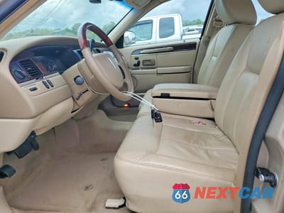 Zdjęcie 7 z 12 samochodu: 2011 LINCOLN TOWN CAR SIGNATURE LIMITED VIN:2LNBL8CV7BX754860 - miniatura