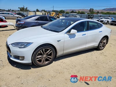 2014 TESLA MODEL S 5YJSA1S15EFP49838 - główne zdjęcie licytacji z USA - miniatura