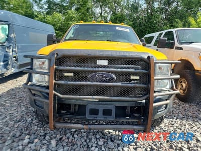 Piąte zdjęcie samochodu w środku: 2014 FORD F550 SUPER DUTY VIN:1FDUF5HY4EEA62420 - miniatura