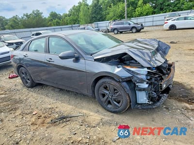 Czwarte zdjęcie samochodu z boku: 2021 HYUNDAI ELANTRA SEL VIN:5NPLM4AG5MH047960 - miniatura