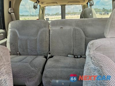 Zdjęcie 10 z 13 samochodu: 1999 CHEVROLET SUBURBAN K1500 VIN:1GNFK16R2XJ369793 - miniatura