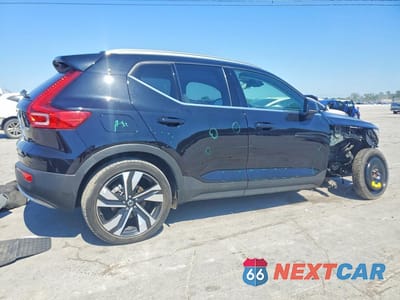 Trzecie zdjęcie samochodu z tyłu: 2024 VOLVO XC40 ULTIMATE VIN:YV4L12UF1R2225630 - miniatura