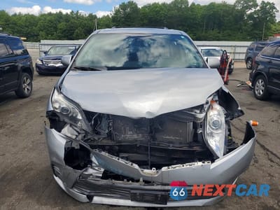 Piąte zdjęcie samochodu w środku: 2019 TOYOTA SIENNA XLE 7-PASSENGER VIN:5TDDZ3DC6KS222541 - miniatura