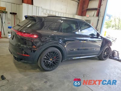 Trzecie zdjęcie samochodu z tyłu: 2021 PORSCHE CAYENNE GTS VIN:WP1AG2AY0MDA34386 - miniatura