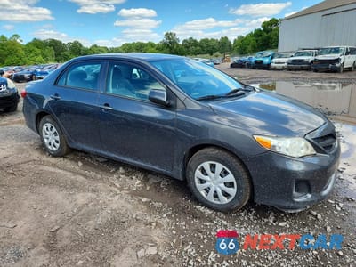 Czwarte zdjęcie samochodu z boku: 2013 TOYOTA COROLLA L VIN:2T1BU4EE2DC960781 - miniatura