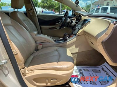 Piąte zdjęcie samochodu w środku: 2012 BUICK LACROSSE VIN:1G4GC5ERXCF267895 - miniatura