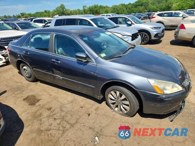 Czwarte zdjęcie samochodu z boku: 2004 HONDA ACCORD VIN:1HGCM66514A052908 - miniatura
