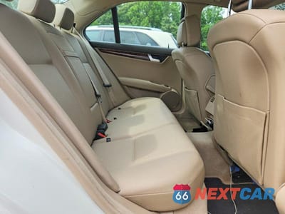 Zdjęcie 10 z 12 samochodu: 2012 MERCEDES-BENZ C 250 VIN:WDDGF4HBXCA602855 - miniatura