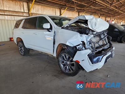 Czwarte zdjęcie samochodu z boku: 2024 CHEVROLET TAHOE 4WD V8 VIN:1GNSKLED8RR159803 - miniatura