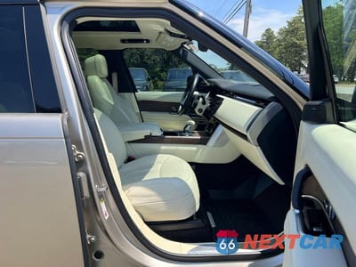 Piąte zdjęcie samochodu w środku: 2023 LAND ROVER RANGE ROVER SE VIN:SALKP9FU0PA018871 - miniatura