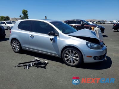 Czwarte zdjęcie samochodu z boku: 2013 VOLKSWAGEN GOLF VIN:WVWMM7AJ5DW122409 - miniatura