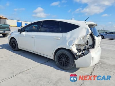 Drugie zdjęcie samochodu z przodu: 2016 TOYOTA PRIUS V TWO VIN:JTDZN3EU2GJ044124 - miniatura