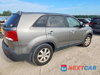 Trzecie zdjęcie samochodu z tyłu: 2012 KIA SORENTO LX VIN:5XYKT4A27CG248803 - miniatura