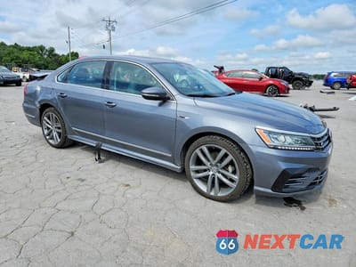 Czwarte zdjęcie samochodu z boku: 2019 VOLKSWAGEN PASSAT SE R-LINE VIN:1VWMA7A36KC003564 - miniatura