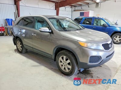 Czwarte zdjęcie samochodu z boku: 2012 KIA SORENTO LX VIN:5XYKTDA61CG238478 - miniatura