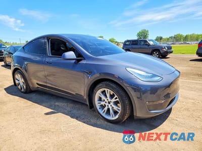 Czwarte zdjęcie samochodu z boku: 2021 TESLA MODEL Y VIN:5YJYGDEE3MF160567 - miniatura