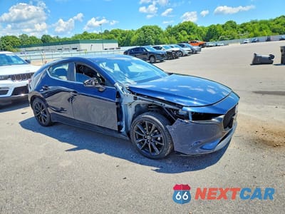 Czwarte zdjęcie samochodu z boku: 2024 MAZDA 3 SELECT SPORT VIN:JM1BPAKM6R1714359 - miniatura