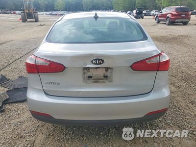 Zdjęcie 6 z 12 samochodu: 2016 KIA FORTE LX VIN:KNAFX4A67G5551570 - miniatura
