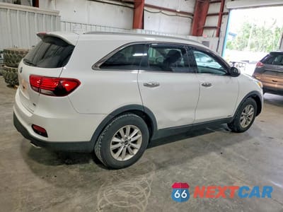 Trzecie zdjęcie samochodu z tyłu: 2019 KIA SORENTO LX VIN:5XYPGDA39KG568447 - miniatura
