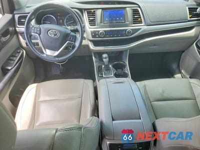 Zdjęcie 8 z 13 samochodu: 2018 TOYOTA HIGHLANDER XLE VIN:5TDKZRFH1JS260809 - miniatura