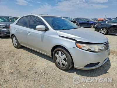 Czwarte zdjęcie samochodu z boku: 2012 KIA FORTE EX VIN:KNAFU4A28C5553070 - miniatura