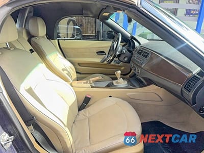 Piąte zdjęcie samochodu w środku: 2003 BMW Z4 2.5 VIN:4USBT334X3LR66028 - miniatura