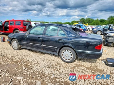 Drugie zdjęcie samochodu z przodu: 1998 MERCEDES-BENZ E-CLASS E320 VIN:WDBJF82F2WX007808 - miniatura