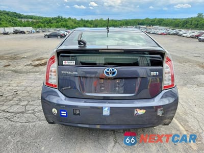 Zdjęcie 6 z 12 samochodu: 2013 TOYOTA PRIUS TWO VIN:JTDKN3DU7D1694761 - miniatura