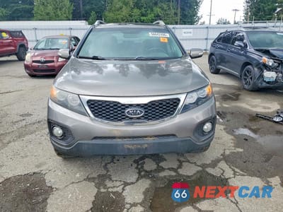 Piąte zdjęcie samochodu w środku: 2011 KIA SORENTO EX VIN:5XYKU4A2XBG072647 - miniatura