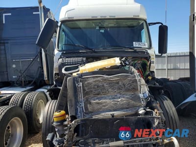 Zdjęcie 7 z 10 samochodu: 2023 VOLVO VNL SEMI TRUCK VIN:4V4NC9EH8PN334892 - miniatura